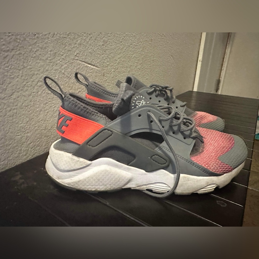 Women Nike huraches size 7.5